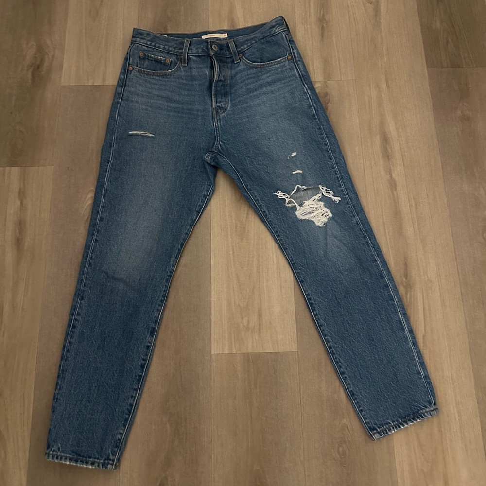 Levis Jeans - Size 29 - Straight Leg medium wash